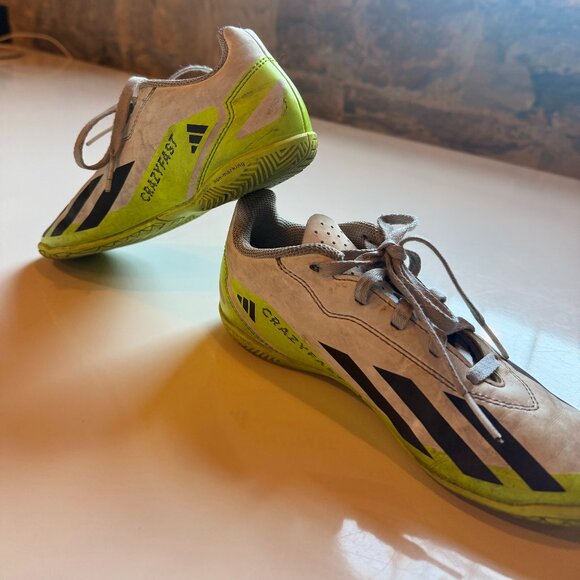 Football Shoes - Picture 1 of 3